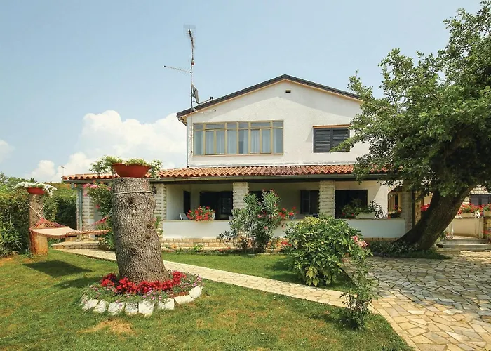 Beautiful Apartment In Porec With Wifi